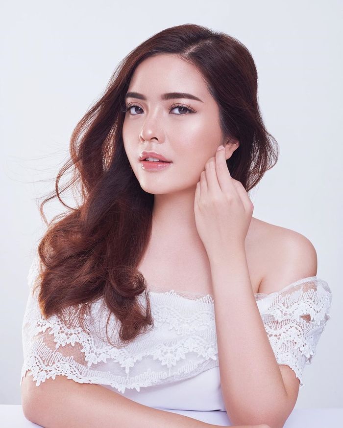 Tasya Kamila tampil beda dengan gaya makeup natural yang flawless
