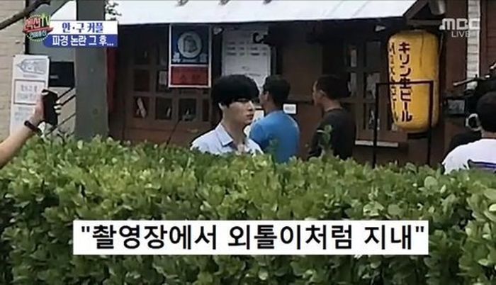 Ahn Jae Hyun keluyuran sendiri di lokasi syuting drama terbarunya.