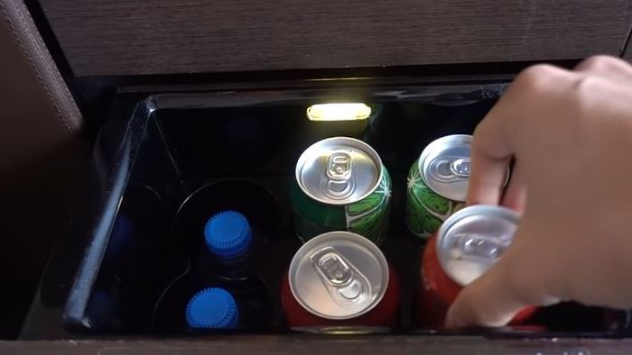 Kulkas chiller berukuran kecil bisa untuk menyimpan air minum agar tetap dingin