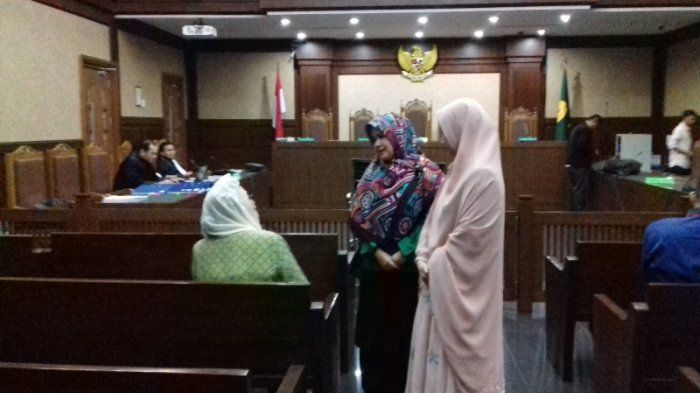 Cici Tegal ketika berada di Pengadilan Negeri Tindak Pidana Korupsi, Jakarta.