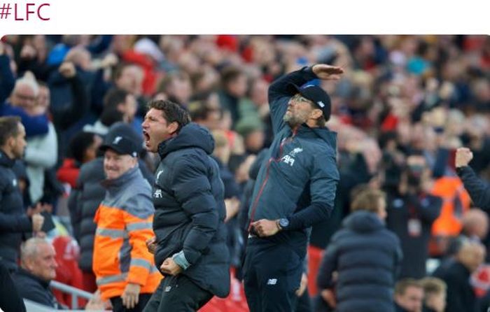 Ekspresi pelatih Liverpool, Juergen Klopp (kanan), dalam laga Liga Inggris melawan Leicester City di Stadion Anfield, Sabtu (5/10/2019).