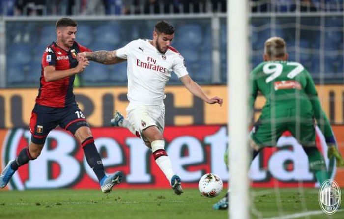 Bek AC Milan, Theo Hernandez, mencetak gol dalam laga Liga Italia melawan Genoa di Stadion Luigi Ferraris, Sabtu (5/10/2019).