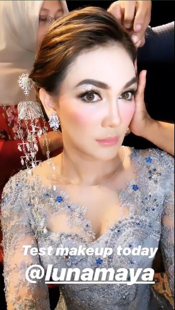 Instastory MUA Clerence Victoria tampilkan Luna Maya dengan riasan ala pengantin