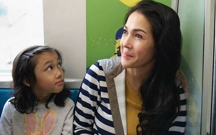 Mieke Amalia pernah keguguran.