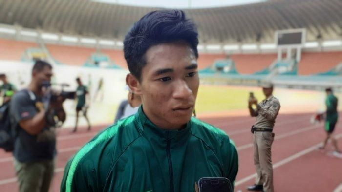 Serdy Hepyfano menjawab pertanyaan wartawan seusai latihan bersama timnas U-19 Indonesia di Stadion Pakansari, Kabupaten Bogor, Senin (7/10/2019).