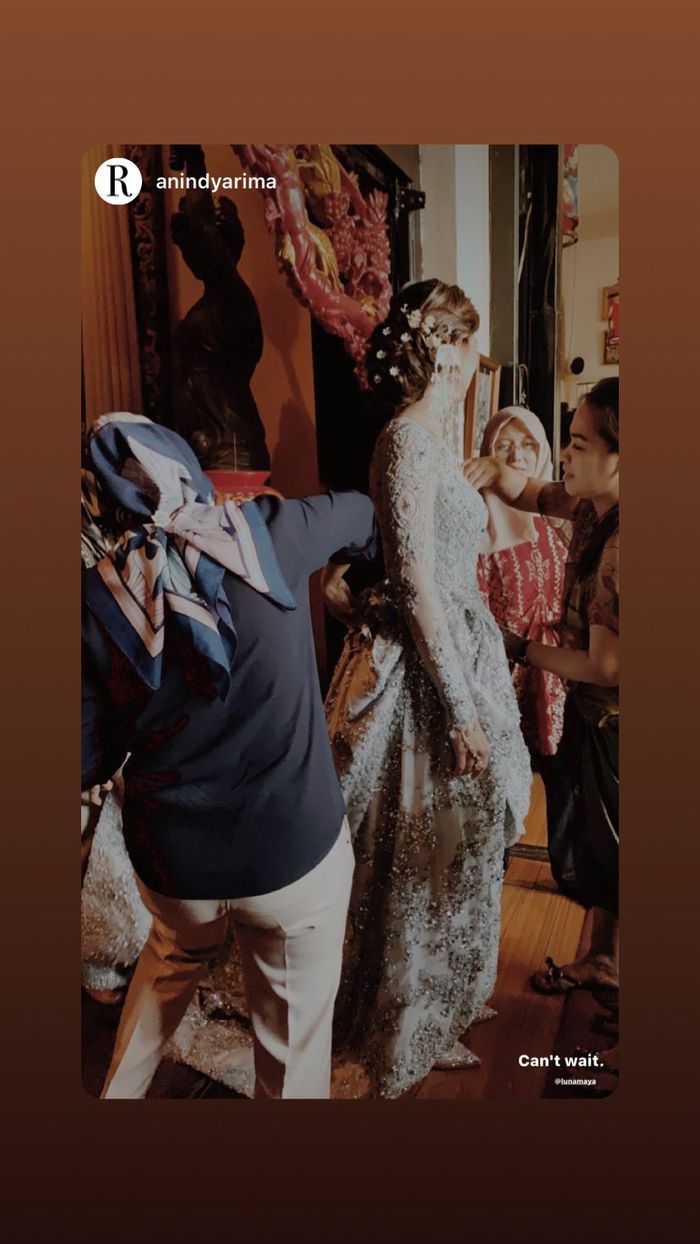 Luna Maya kenakan kebaya pengantin rancangan Vera Kebaya