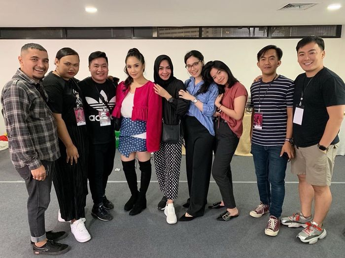 Nagita Slavina terlihat memesona dalam balutan busana rancangan desainer Harry Halim