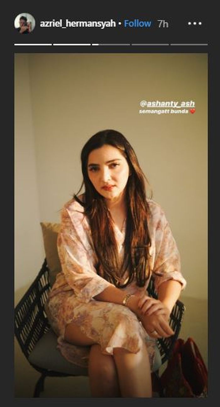 Unggahan Instagram Story Azriel. Azriel juga turut memberikan semangat pada Ashanty