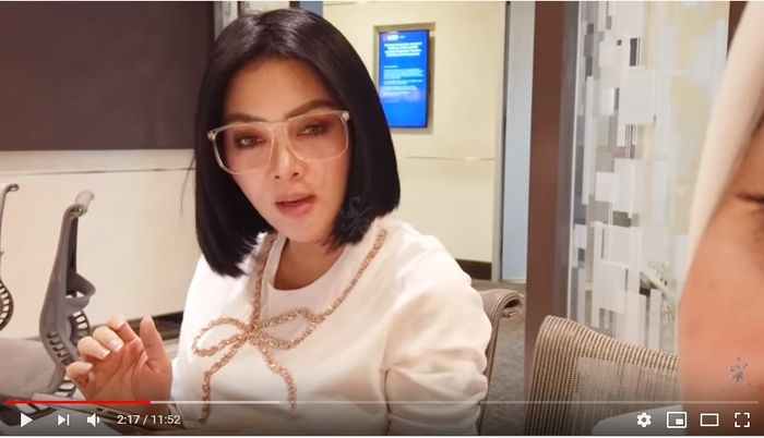 Syahrini check up di Singapura