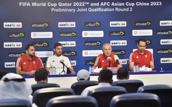 Suasana konferensi pers timnas Uni Emirat Arab yang dihadiri pelatih Bert van Marwijk, Rabu (9/10/2019).