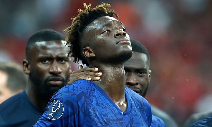 Tammy Abraham Usai Gagal mengeksekusi penalti ke gawang Livrpool pada Piala Super Eropa