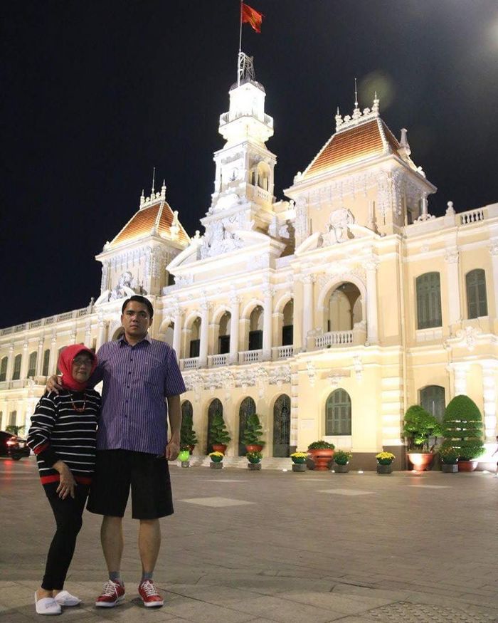 Jalan-jalan ke luar negeri bersama ibu