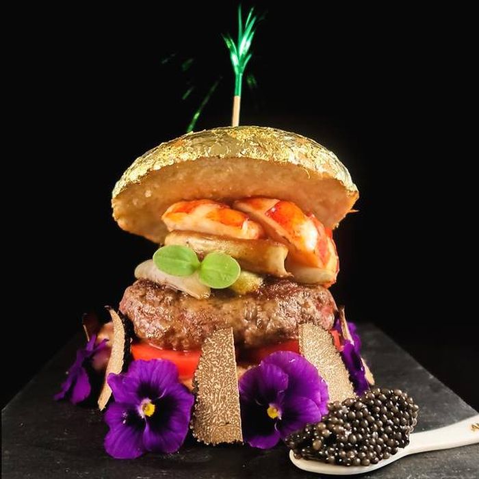 Burger termahal di Singapura.
