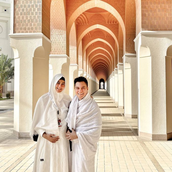 Penampilan Paula Verhoeven saat jalankan ibadah Umroh