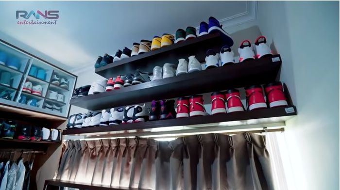Ruang wardrobe Gading Marten