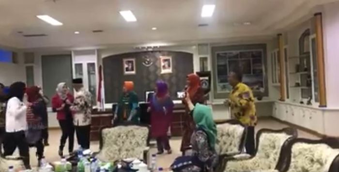 Video Bupati Malang yang sedang berpesta