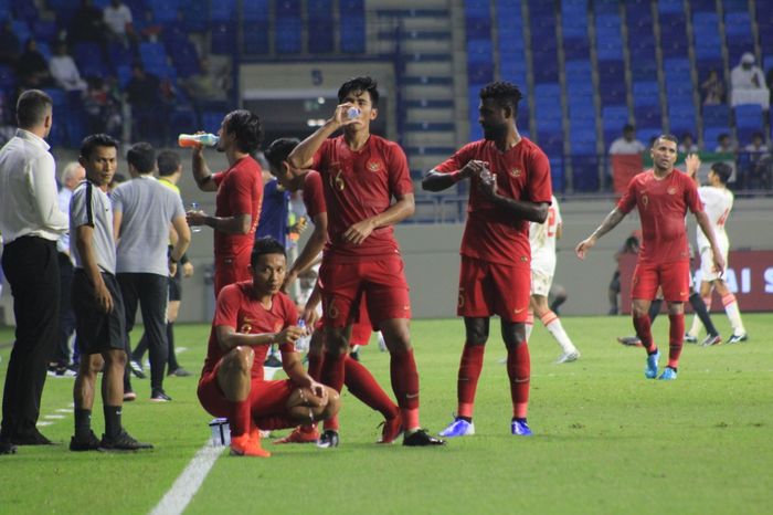 Gelandang timnas Indonesia, Hanif Sjahbandi, saat melawan Uni Emirat Arab