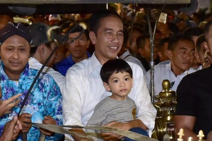 Tak Hadir Saat Pelantikan Kakeknya, Jan Ethes Emban Tugas Khusus Dari Gibran Rakabuming, Ini Alasan Jan Ethes Tetap Di Solo!