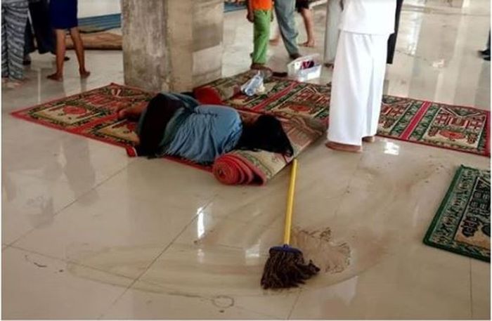 RS (16), Gadis yang ditemukan terbaring tak berdaya setelah mengugurkan kandungannya di dalam masjid