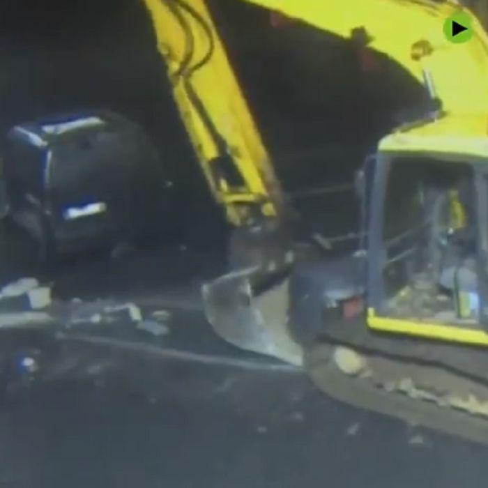 Perampok Bobol ATM Menggunakan Buldozer