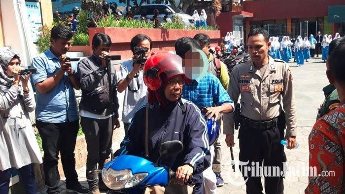 Salah satu korban yang ditampar motivator AS, saat dijemput orangtuanya pada Jumat (18/10/2019).