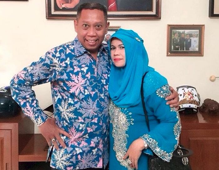 Tukul Arwana foto bareng Susiana atau Susi Similikiti Weleh Weleh.