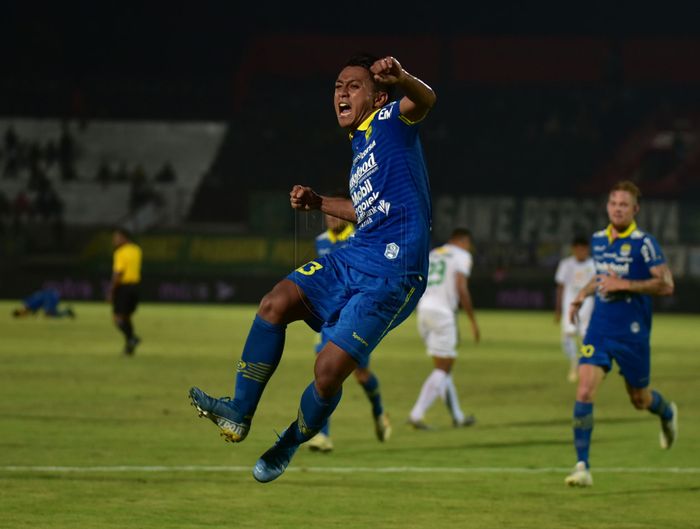 Winger Persib Bandung, Febri Hariyadi, merayakan gol yang dicetaknya ke gawang Persebaya Surabaya pada pekan ke-23 Liga 1 2019.