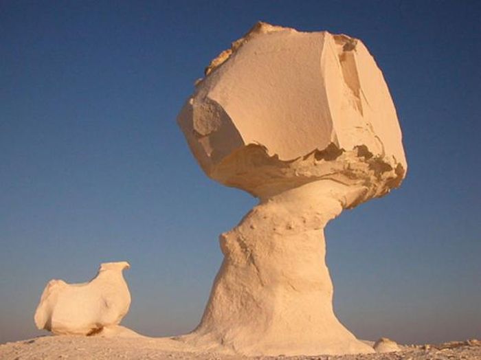 Formasi batuan kapur di Gurun Putih, Mesir barat