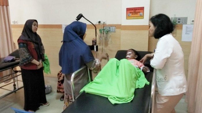 Salah satu bocah yang menjadi korban dalam kecelakaan di Tol Lampung mendapatkan perawatan di RS Mardi Waluyo Metro