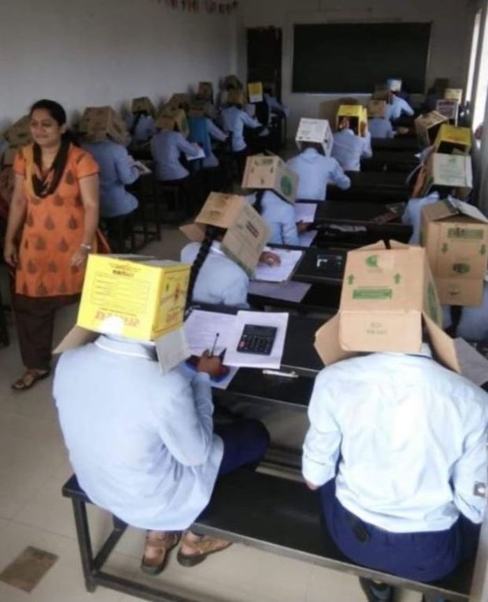 Sekolah Memaksa Siswa Mengenakan Kardus di Kepala Saat Ujian