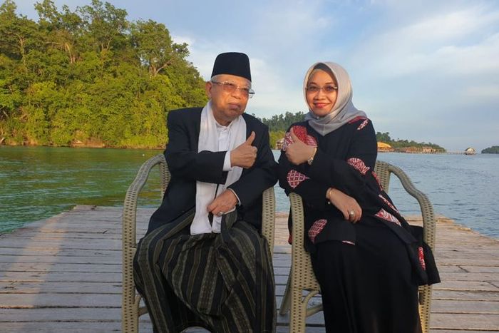 Meski tak muda lagi, Ma'ruf Amin dan istri masih terlihat romantis dan kompak (Kompas.com)