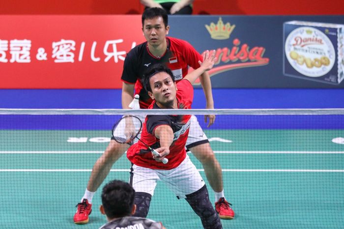 Ganda putra Indonesia, Mohammad Ahsan/Hendra Setiawan, tampil pada babak semifinal Denmark Open 2019 di Odense Sportspark, Odense, Denmark, Sabtu (19/10/2019).