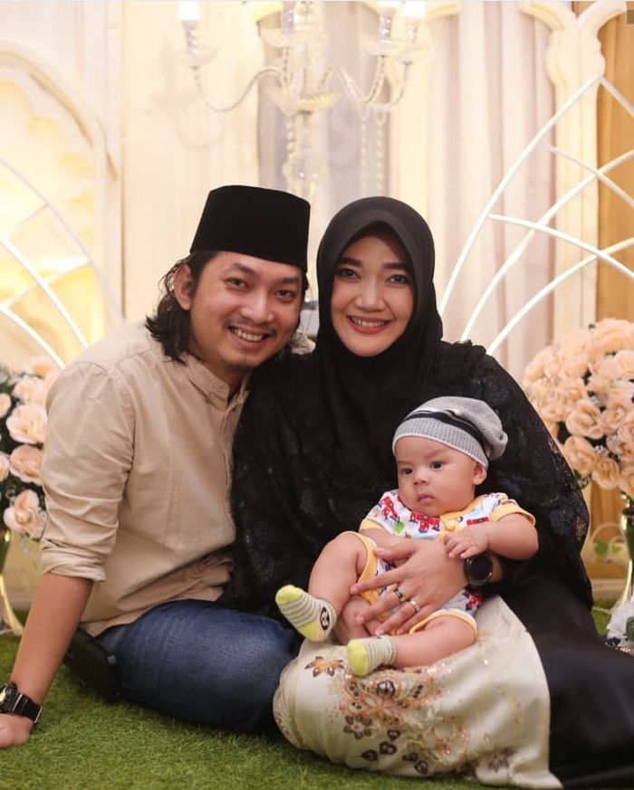 Potret keluarga Sulis dan sang suami