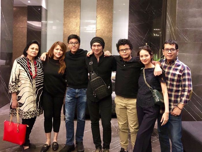 kedekatan keluarga Wina Natalia, Anji, dan Wishnutama