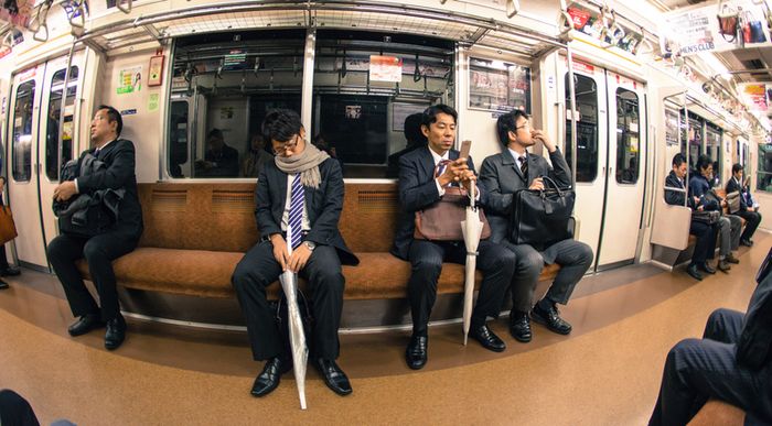 Ilustrasi subway di Jepang