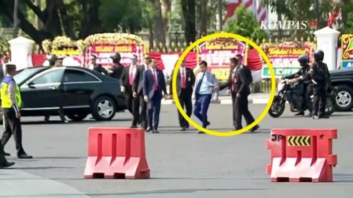 Paspampres refleks tarik jas <a href='https://style.tribunnews.com/tag/gibran-rakabuming' title='Gibran Rakabuming'>Gibran Rakabuming</a>
