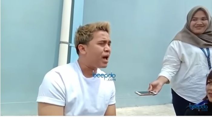 Billy Syahputra memberikan keterangan bahwa dirinya dan Nikita Mirzani baik-baik saja