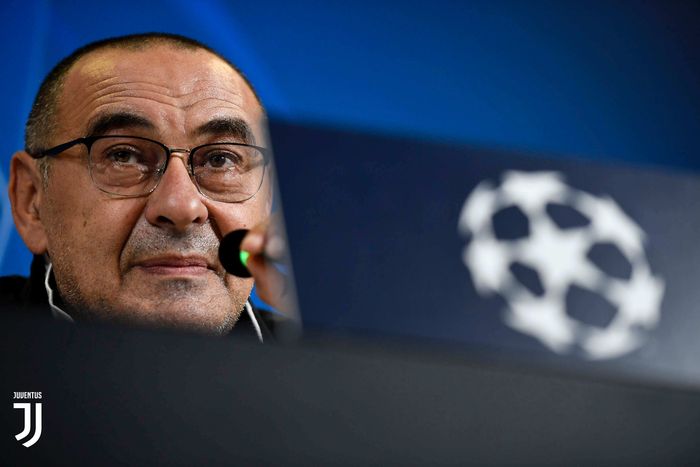 Pelatih Juventus, Maurizio Sarri, dalam sesi interviu jelang laga Liga Champions versus Lokomotiv Moskwa pada 22 Oktober 2019.