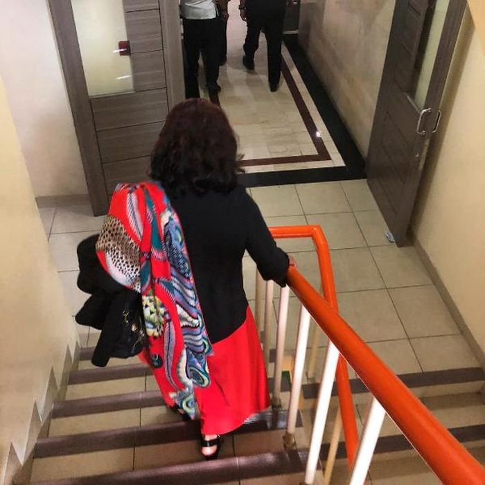 Kebiasaan Susi Pudjiastuti di kantor. Niak turun tangga jika ke lantai 1-4.