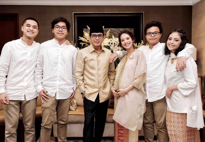 Jarang Diekspos, Ini 7 Potret Putra Ketiga Wishnutama dan Wina Natalia