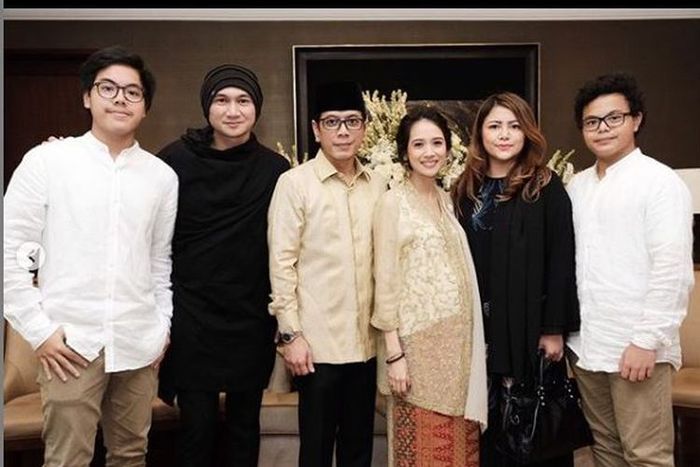 Kebersamaan keluarga Wishnutama-Gista Putri dengan keluarga Anji-WIna Natalia  