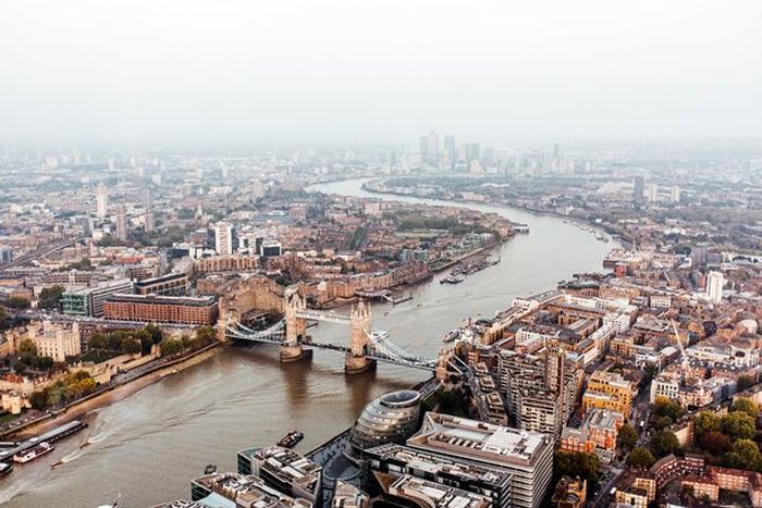 Tubuh seorang pria yang membusuk ditemukan di sebuah rumah terlantar di Tower Hamlets pada tahun 1966 - identitasnya masih belum diketahui
