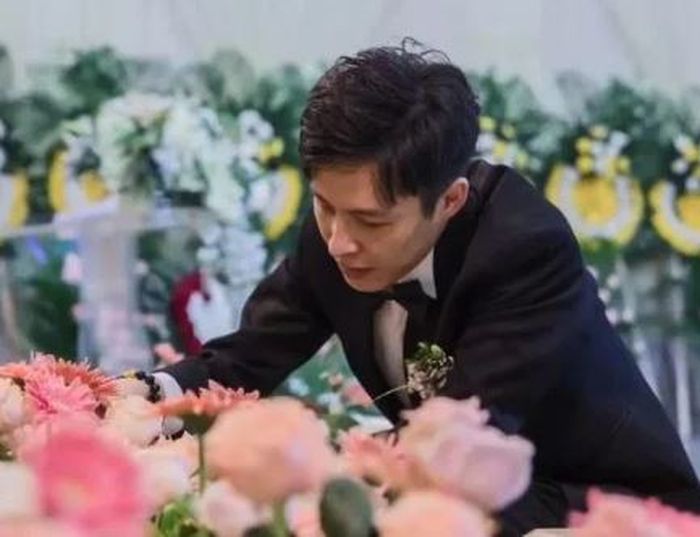 Xu akhirnya mewujudkan janjinya untuk memberikan  gaun putih yang indah untuk  hari pernikahan sekaligus hari kematian Yang.