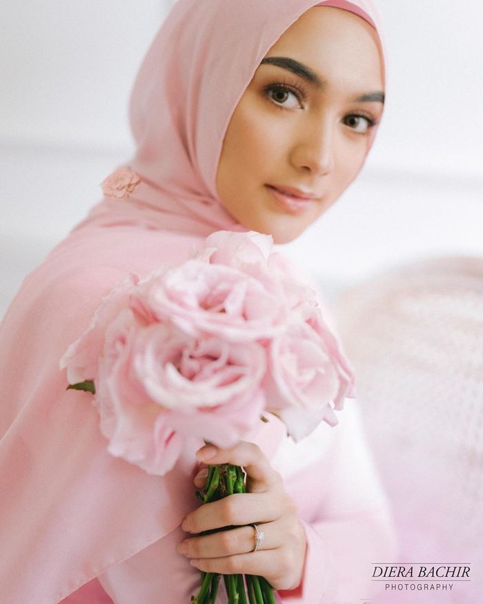 Lakukan Prewedding, Lihat Cantik dan Anggunnya Citra Kirana dengan Gaun Pink Saat Pemotretan
