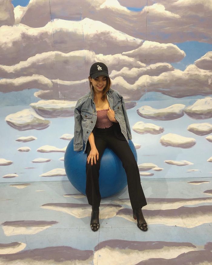Gaya fashion hangout ala Clarissa Tanoesoedibjo