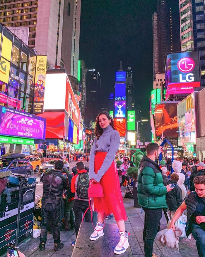 OOTD Beby Tsabina saat liburan di Amerika.