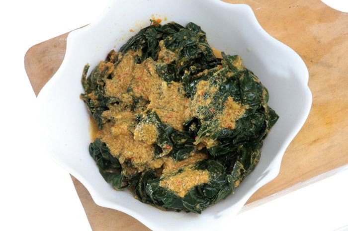 Gulai daun singkong.