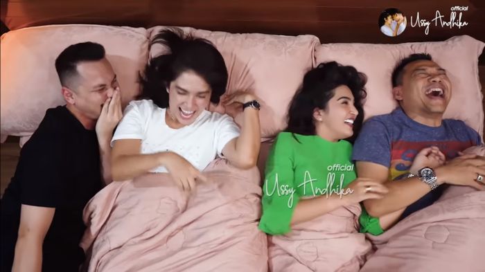 Ashanty dan Anang Hermansyah saat jadi bintang tamu konten Teman Tidur Andhika Pratama dan Ussy Sulistiawaty
YouTube.com/Ussy Andhika Official