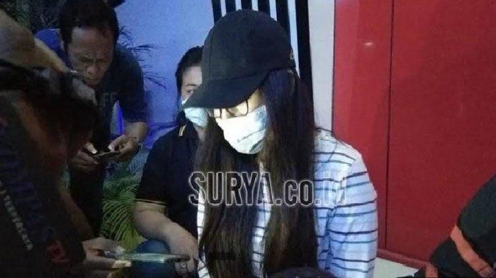 Usai menjalani pemeriksaan 1 x 24 jam oleh penyidik Ditreskrimum Polda Jatim PA akhirnya blak-blakan mengungkapkan skandal prostitusi yang menjeratnya