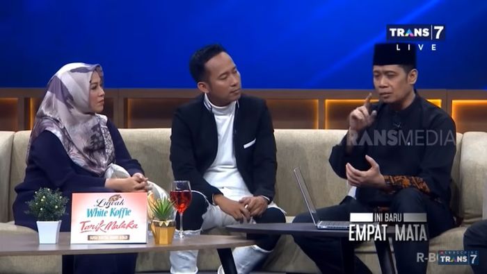 Ustaz Dhanu ketika menganalisis penyebab gaglnya bayi tabung istri Denny Cagur